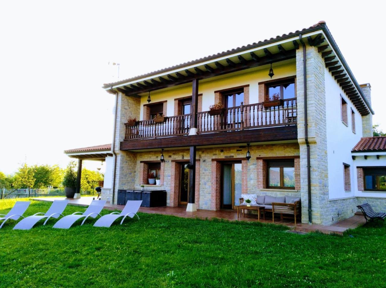 Villa Tiviti Oviedo Exterior foto